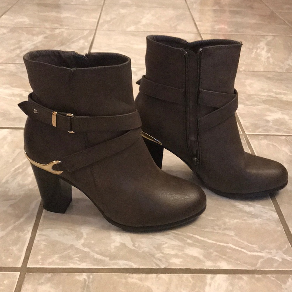 Tan Chelsea boots heels gold embellishment